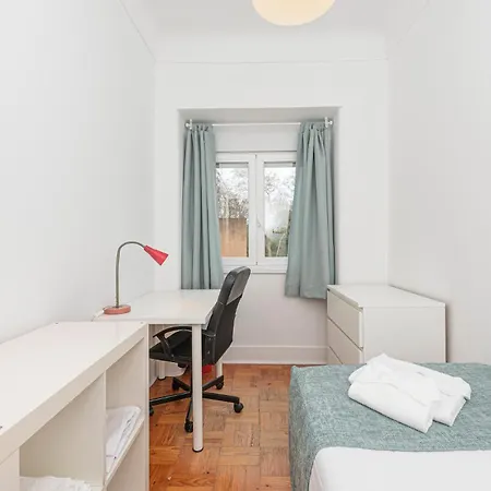 Houze_central Lisbon, 4 Flat W/ Zoo View